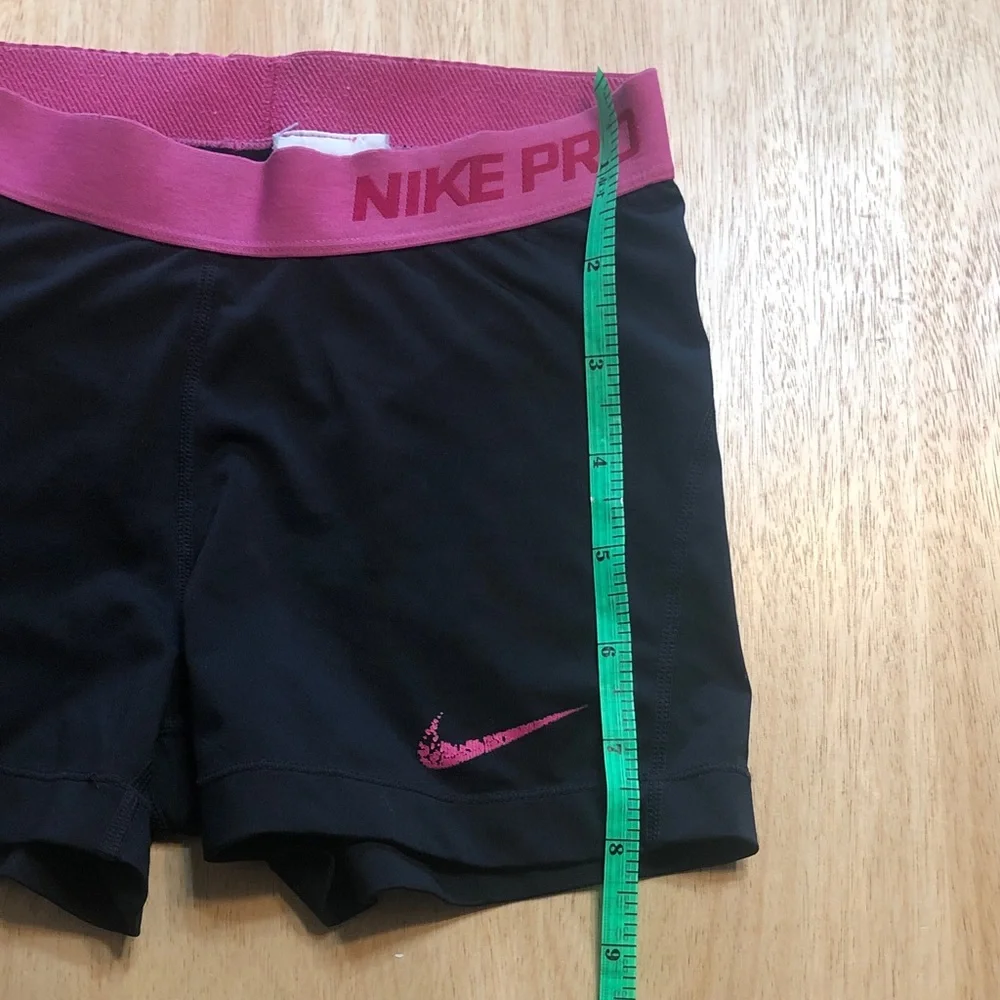 Nike Women's Athletic Shorts Black and Pink - Picture 8 of 8